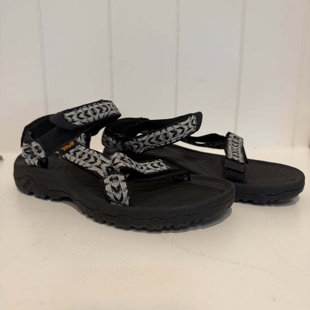 Teva Hurricane 4 Size 8 Black Geometric Sport Sandals